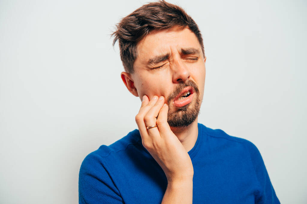 Männer Zahnschmerzen vor Studiohintergrund - Foto, Bild