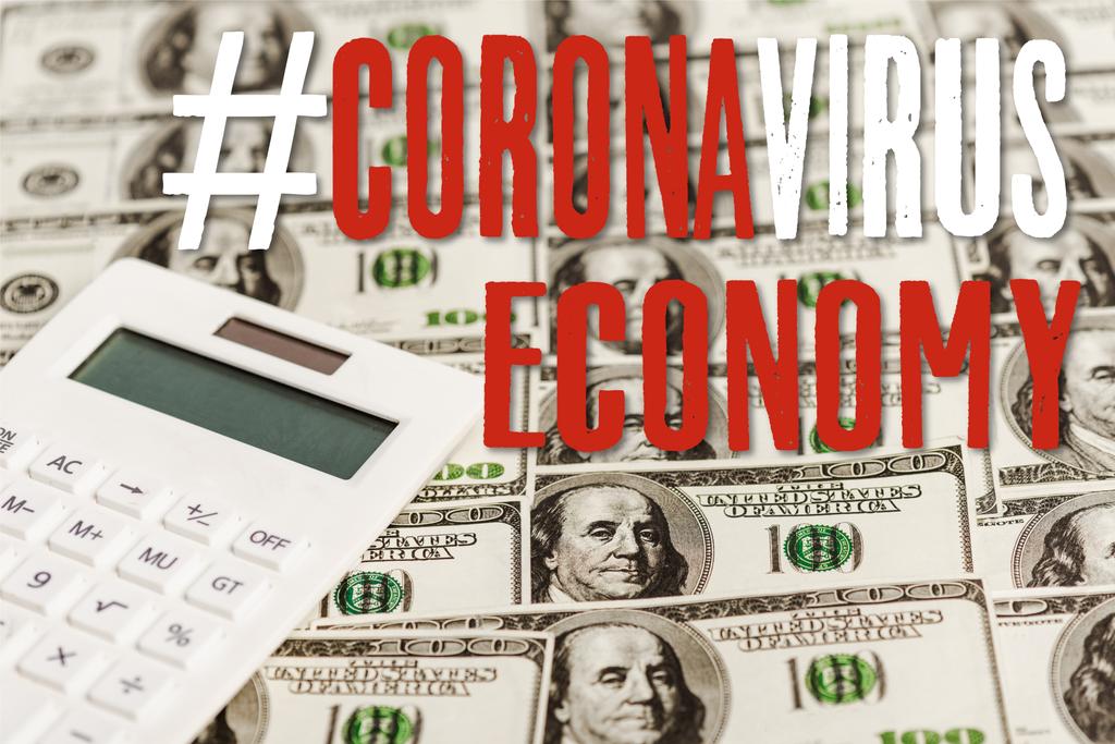  Dolar banknotları üzerinde hesap makinesi, coronavirüs ekonomi illüstrasyonu - Fotoğraf, Görsel