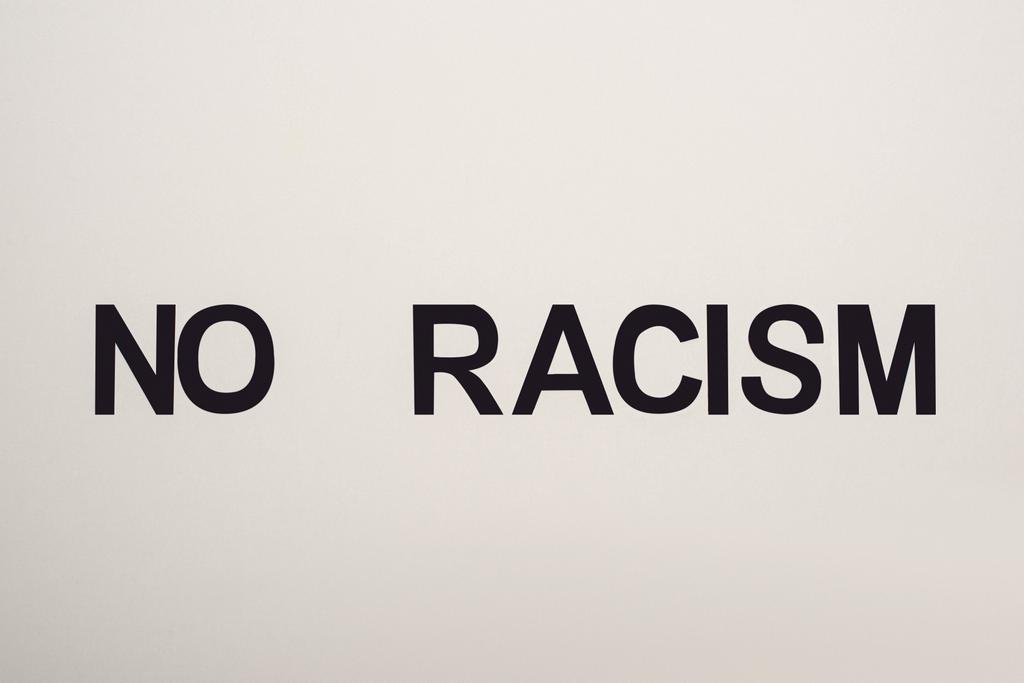 top view fekete nincs rasszizmus betű elszigetelt fehér - Fotó, kép