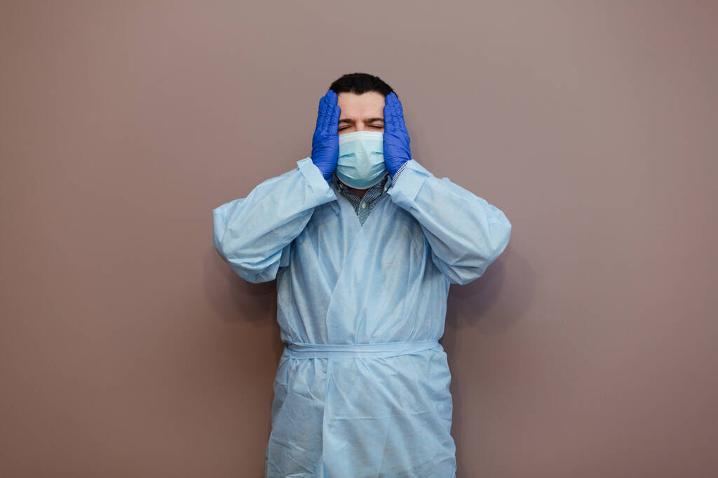 Cessação do coronavírus. impedir que o vírus se espalhe. médico vestindo máscara respiratória. prevenir doenças infecciosas
 - Foto, Imagem