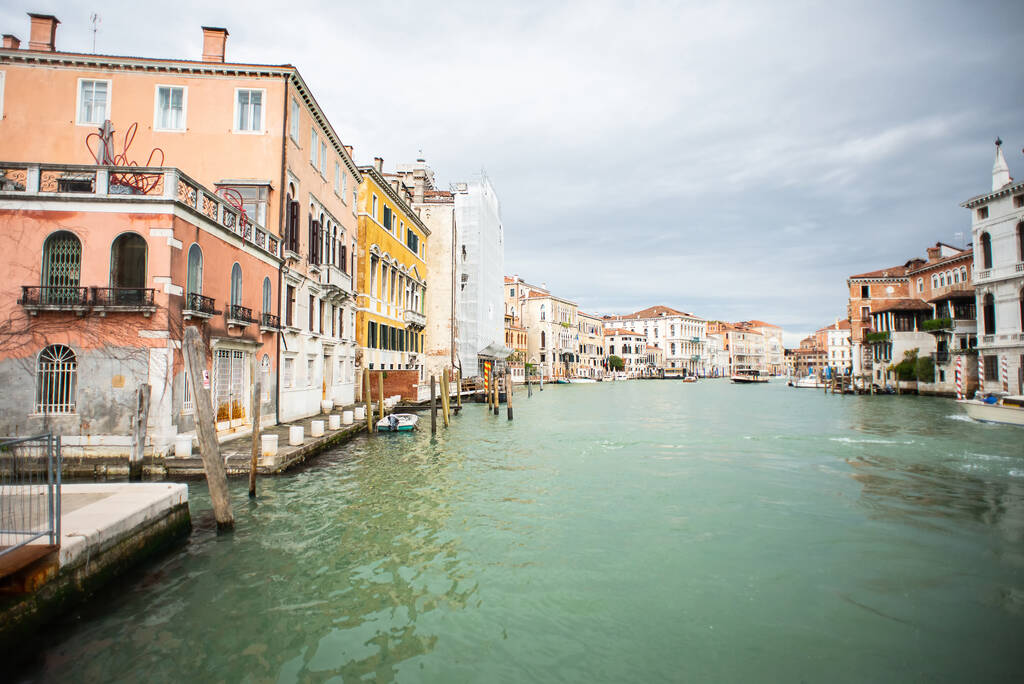 Μεγάλο Κανάλι στη Βενετία, Ιταλία. Παλιά αρχιτεκτονική. - Φωτογραφία, εικόνα