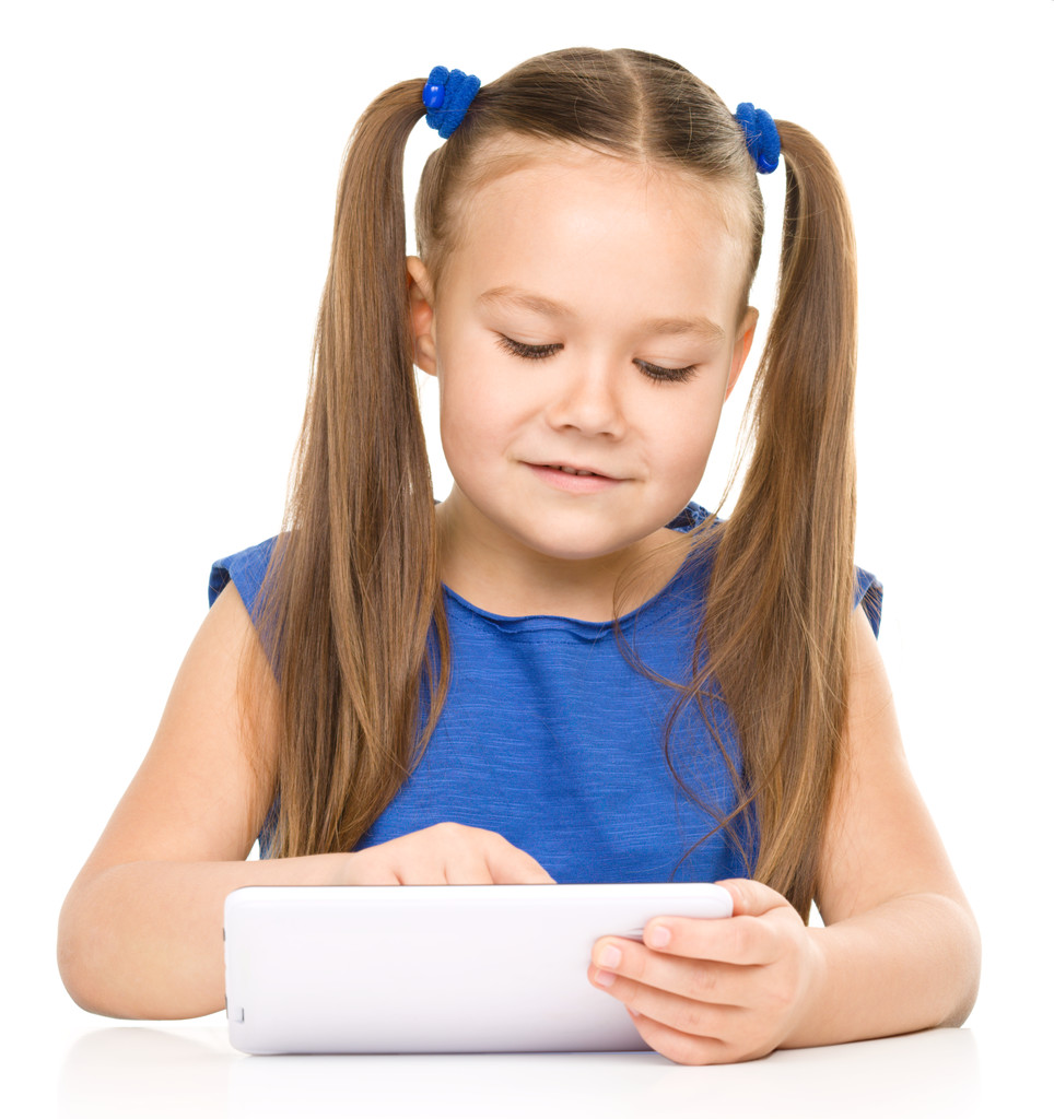 Jeune fille gaie utilise tablette
 - Photo, image