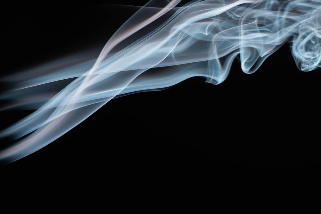 azul colorido fluxo de fumaça no fundo preto
 - Foto, Imagem