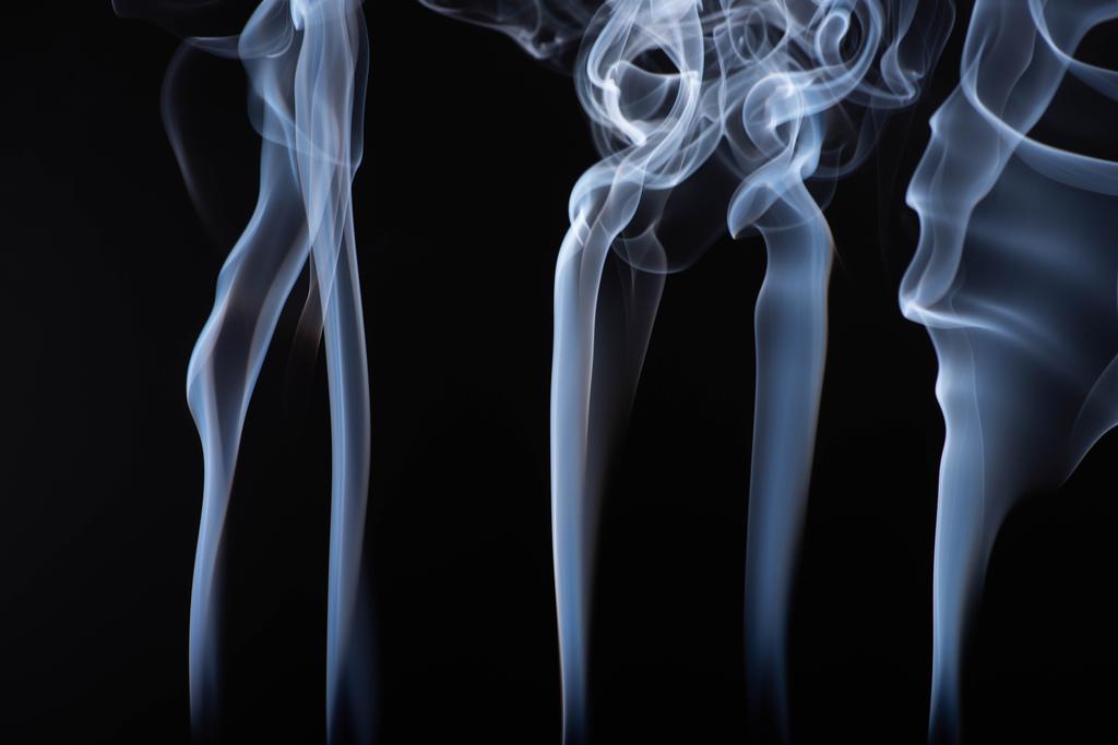 humo fluido blanco abstracto vapor sobre fondo negro
 - Foto, imagen
