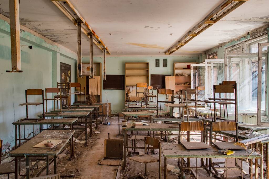 Klasa w szkole w Czarnobylu, Prypeć, Ukraina (były ZSRR), niedawno zasłynął. Fotografia 2015. - Zdjęcie, obraz
