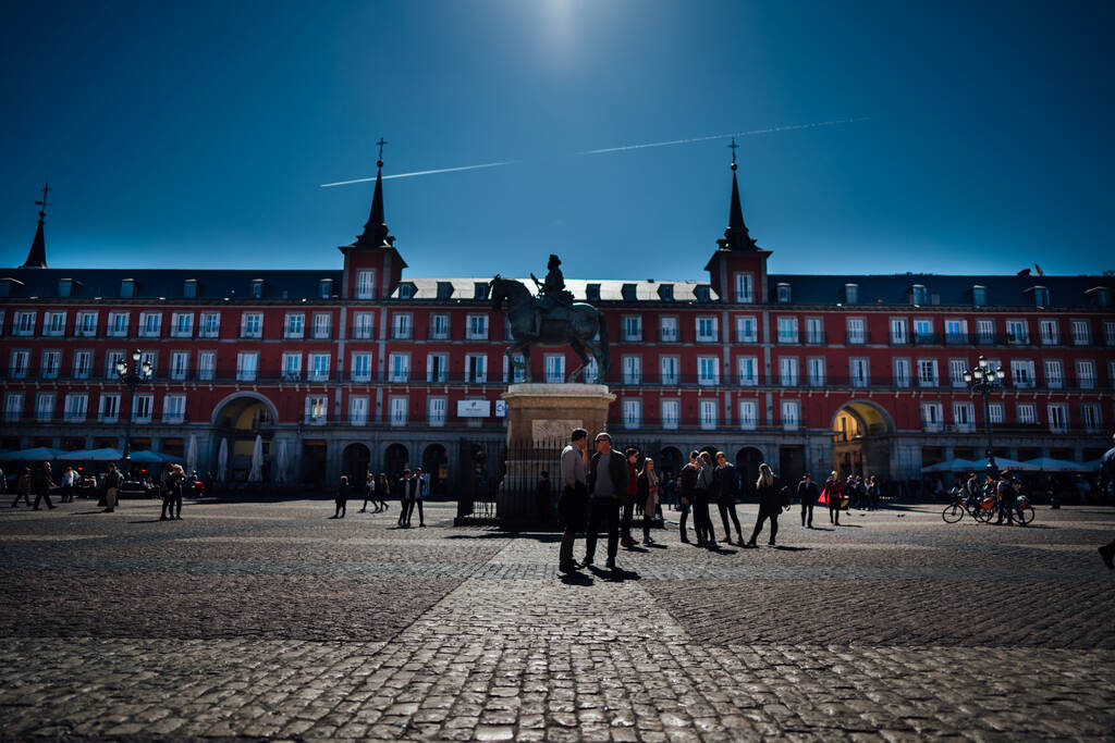 Célèbre place à Madrid.Plaza Mayor avec bâtiments rouges environnants.Visite de sites célèbres et lieux.Marid, Voyage Espagne
 - Photo, image