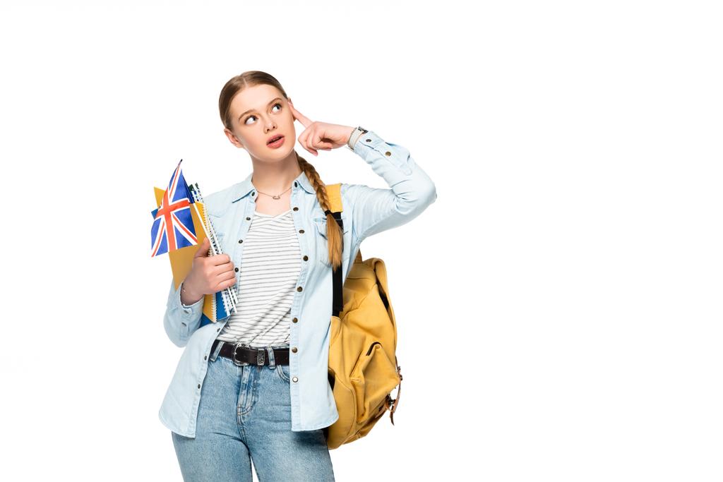 задумчивая девушка с рюкзаком с копировальными книгами и флагом США изолированы на белом
 - Фото, изображение