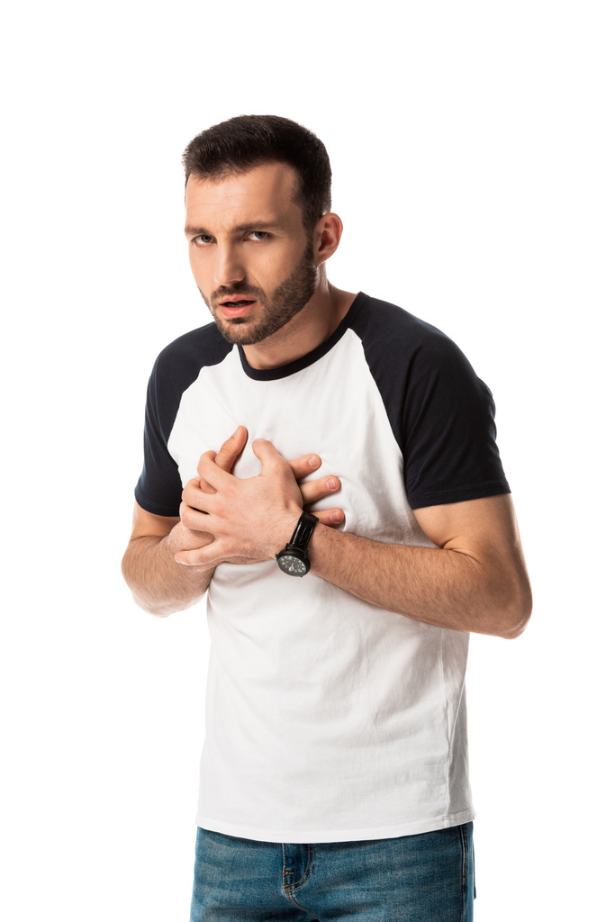 nemocný a vousatý muž dotýkající se hrudníku izolované na bílém  - Fotografie, Obrázek