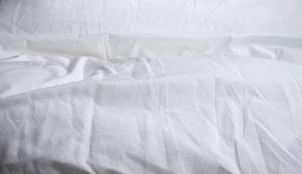 Λευκή υφή της κουβέρτας. Όμορφο διαφημιστικό υπόβαθρο. Μινιμαλισμός. Αδιαθεσία - Φωτογραφία, εικόνα