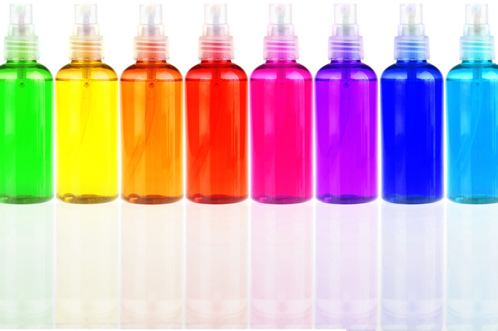 Bottiglie colorate con cosmetici di fila
 - Foto, immagini