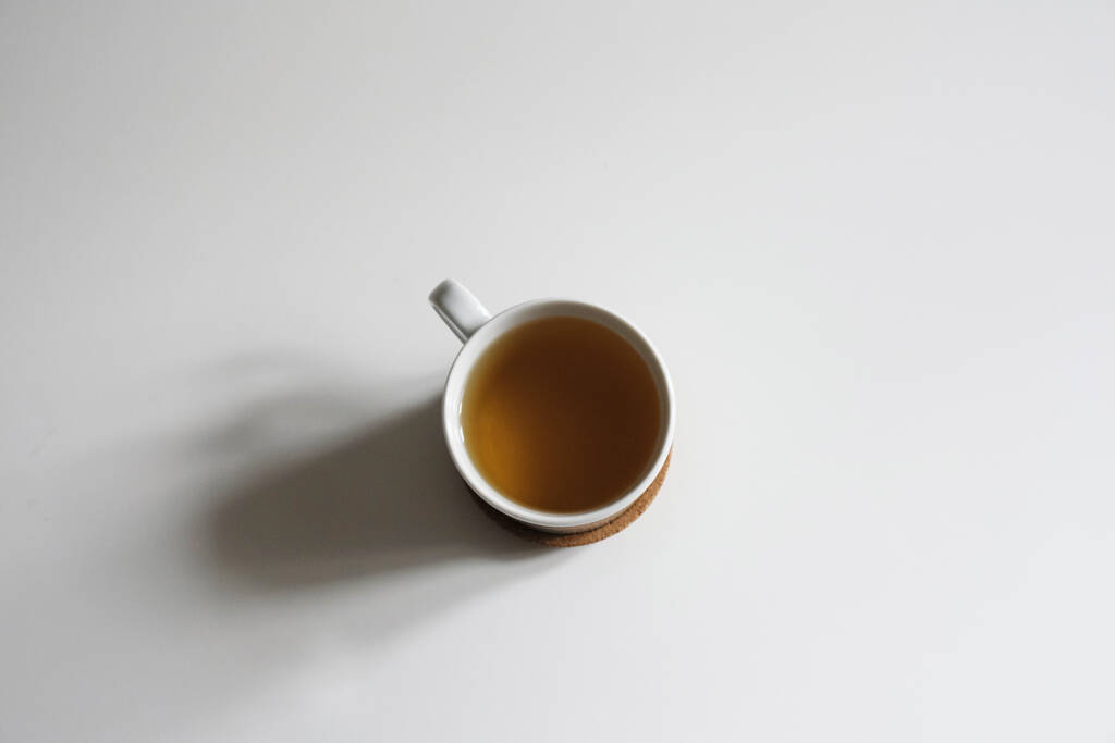 Taza de té sobre fondo blanco - Foto, imagen