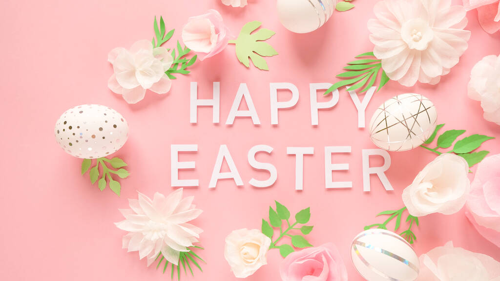 Huevos blancos de Pascua con patrón de plata y flores rosadas
 - Foto, Imagen