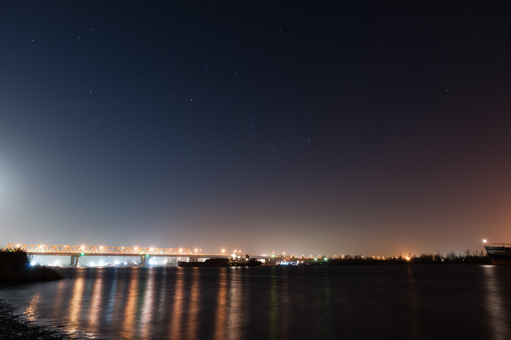 nacht brug - Foto, afbeelding