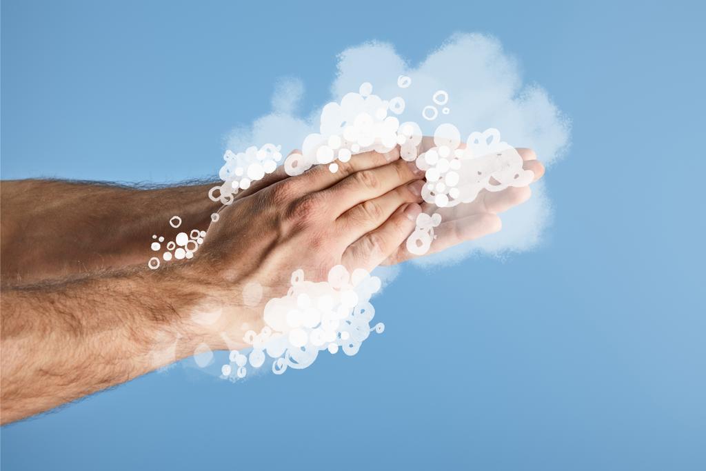 vista recortada del hombre lavándose las manos aisladas en azul, ilustración de espuma de jabón
  - Foto, Imagen