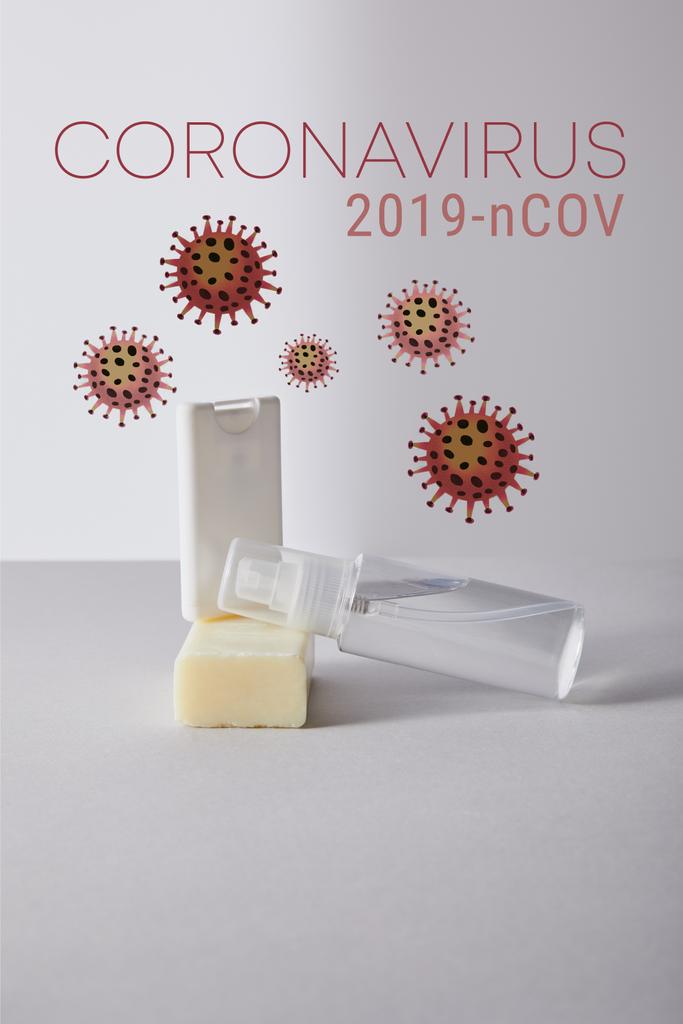 dezinfekční prostředek na ruce ve spreji a antibakteriální mýdlo na bílém pozadí, koronavirus ilustrace - Fotografie, Obrázek