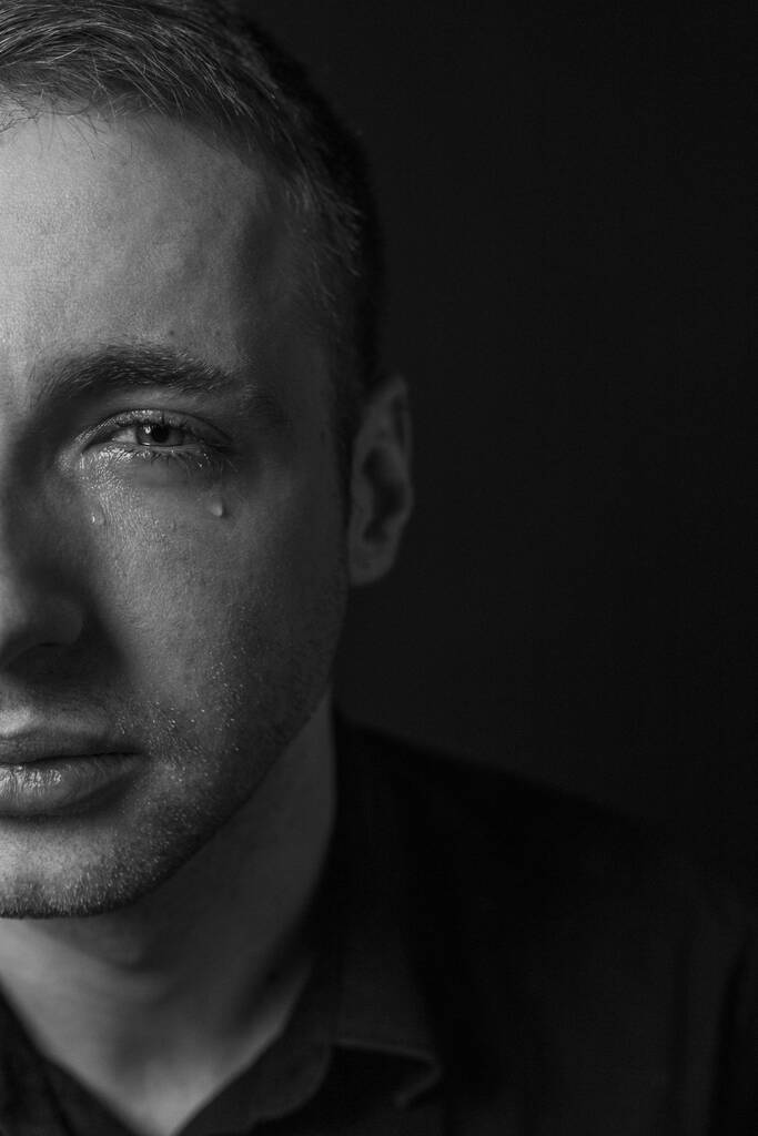 Männliches Schwarz-Weiß-Emotionalporträt. Emotionen und ihr Leben - Foto, Bild