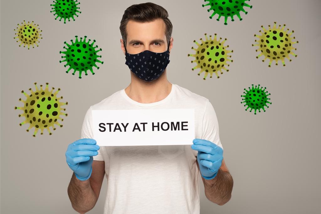 Güvenlik maskeli bir adam ve eldivenli bir adam evde kalıp gri harflerle çizilmiş, bakteri çizimleri yapıyor. - Fotoğraf, Görsel