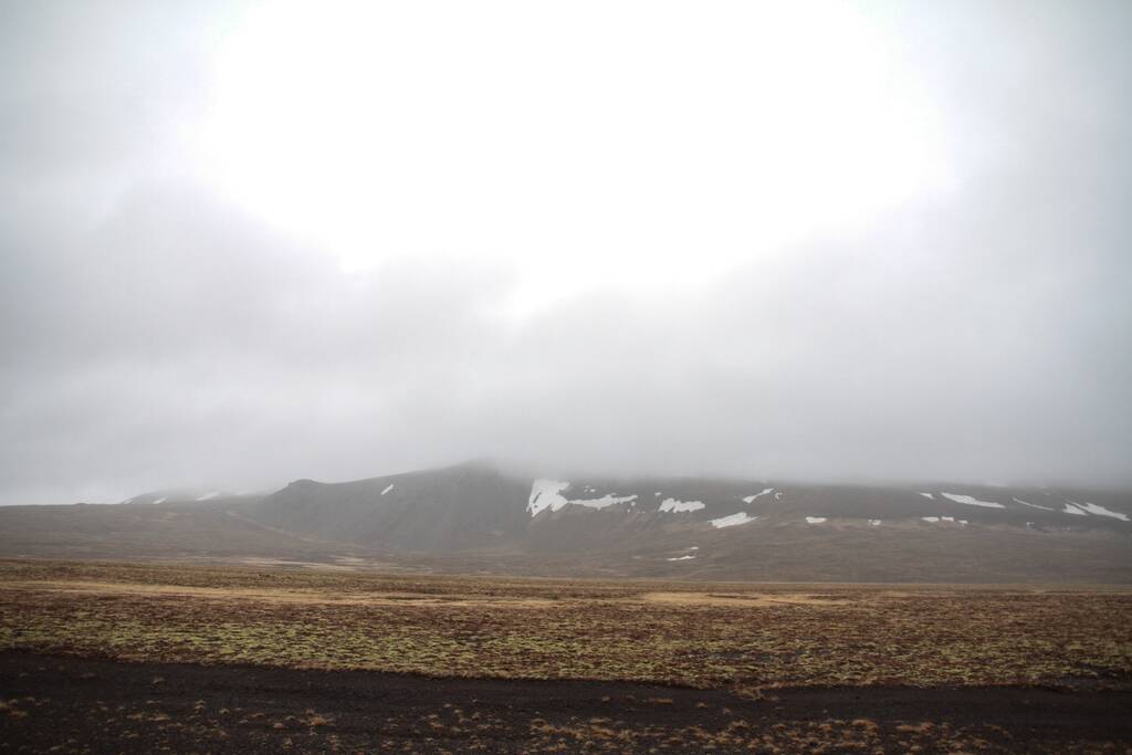Hämmästyttävä näkymä Islantiin maisema tumma pilvinen taivas tausta
 - Valokuva, kuva