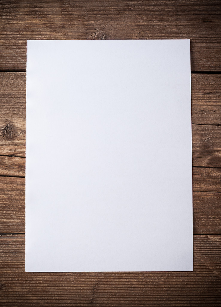 Libro blanco sobre el fondo de madera
 - Foto, imagen