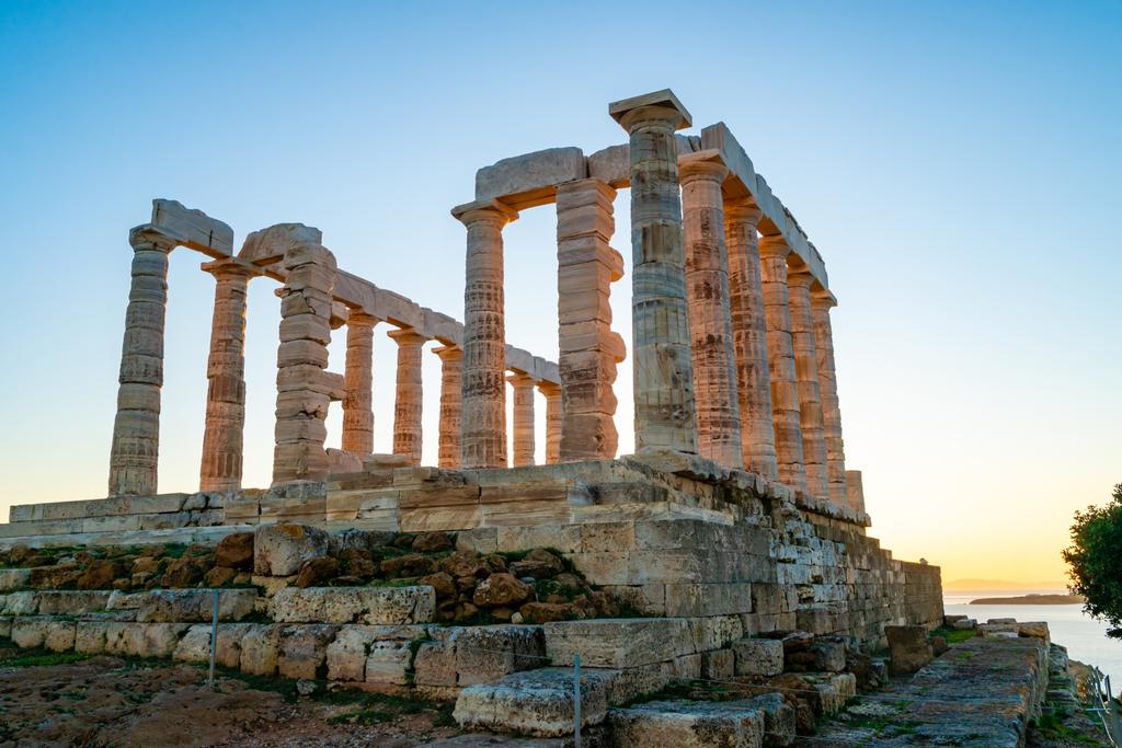 青い空に対するパルテノン神殿の古代の柱は ロイヤリティフリー写真 画像素材