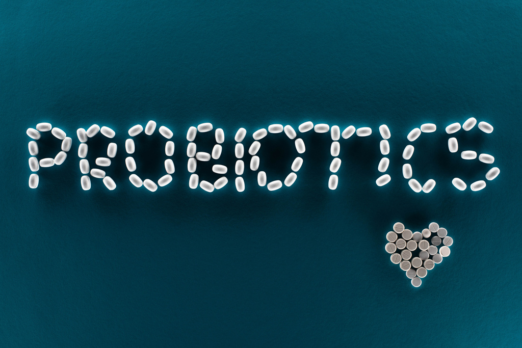 vista superior de las letras de probióticos hechas de píldoras sobre fondo azul
 - Foto, Imagen
