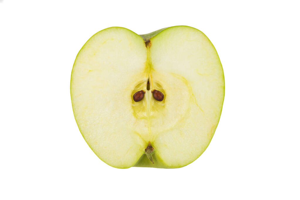 Beyaz arka planda yeşil elma. Beyazda izole edilmiş. Elmanın yarısı. Bir parça meyve. - Fotoğraf, Görsel