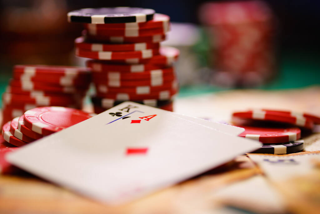 Uma mesa de Casino Black Jack com notas de euro
  - Foto, Imagem