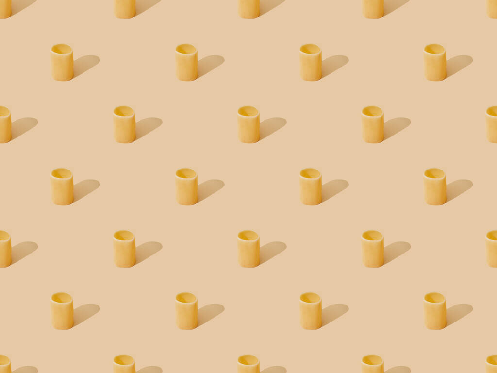 frische Cannelloni auf beigem Hintergrund, nahtloses Muster - Foto, Bild
