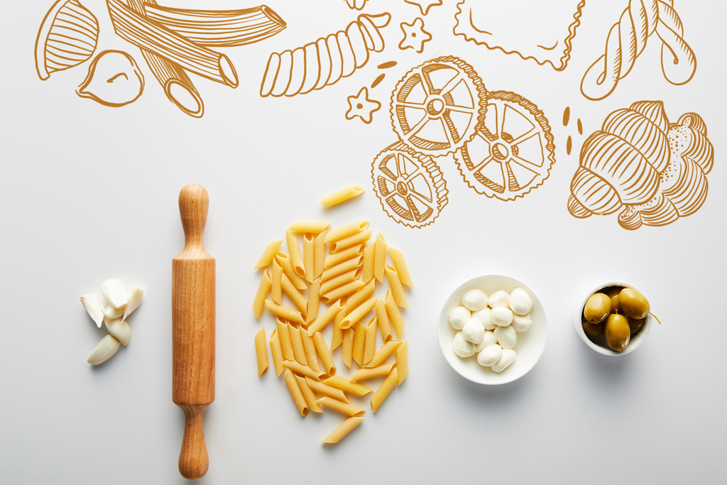 Posa piatta con aglio, mattarello, pasta e ciotole con olive e mozzarella su fondo bianco, illustrazione alimentare
 - Foto, immagini