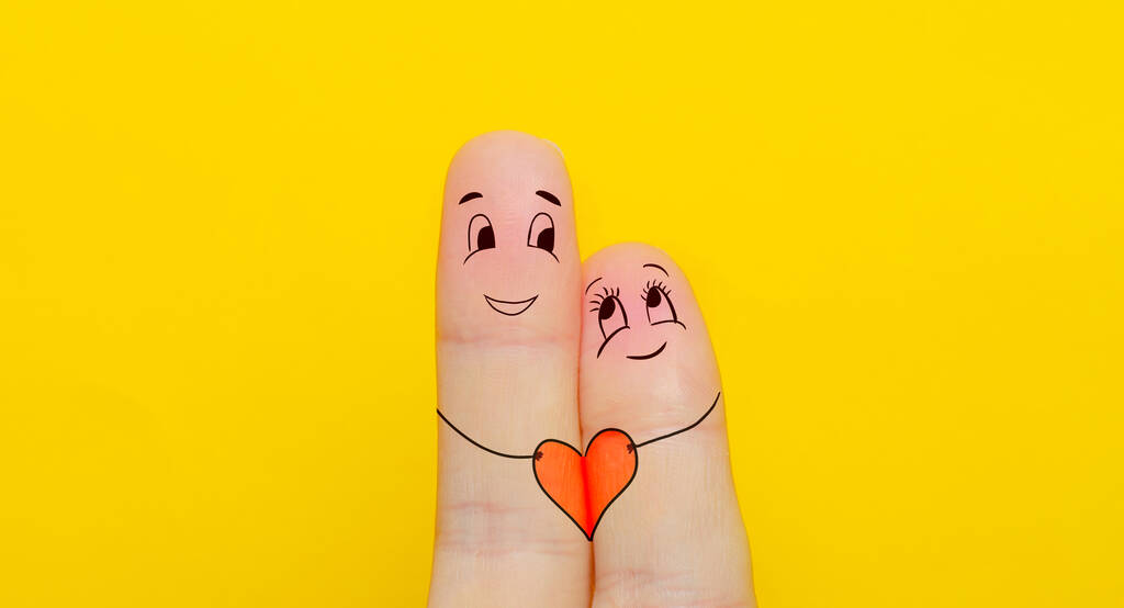 het concept van twee vingers als een man en een vrouw knuffelen elkaar en houden van elkaar - Foto, afbeelding