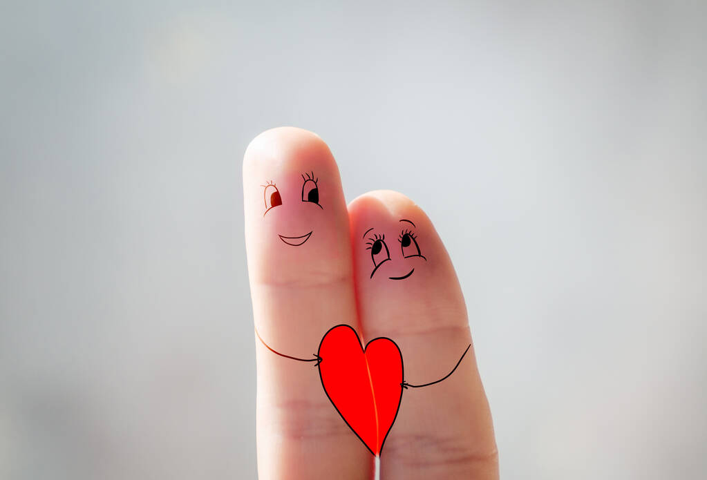 el concepto de dos dedos como un hombre y una mujer abrazan juntos y se aman
 - Foto, imagen