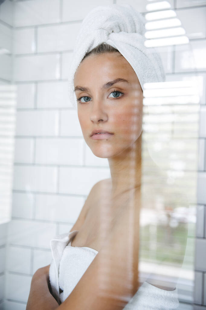 Young beautiful woman before shower. - Photo, Image