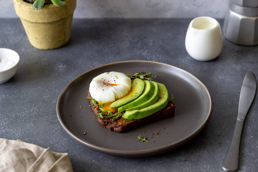 Sandwich with avocado and poached egg. Healthy eating Vegetarian food. Breakfast - Photo, Image