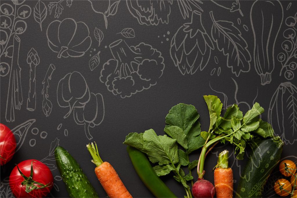вид зверху сирих поживних смачних овочів з зеленим листям на чорному тлі з ілюстрацією
 - Фото, зображення