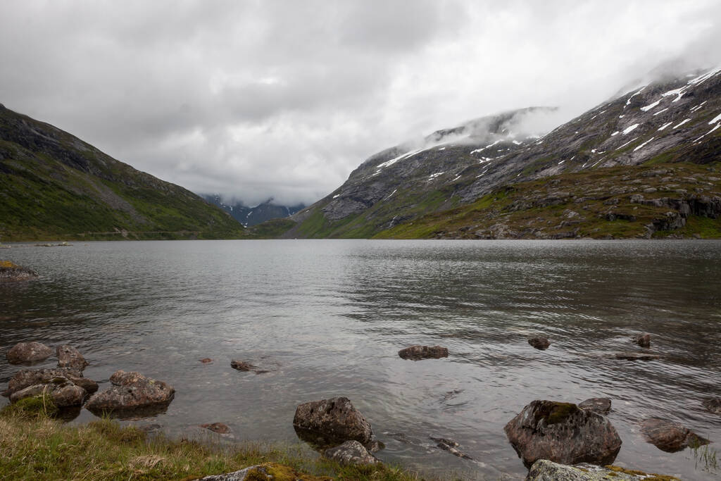 Paysage norvégien Lac de montagne en Norvège Jour nuageux
 - Photo, image