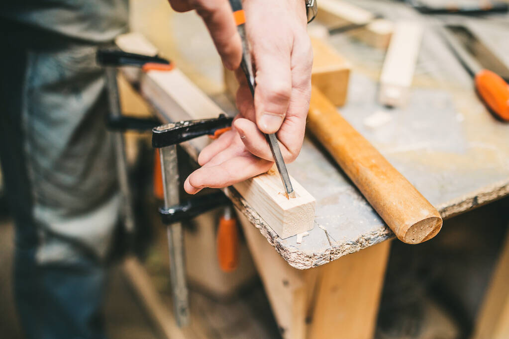 Tesařská dílna - řemeslná výroba dřevěného nábytku - malý podnik - Fotografie, Obrázek