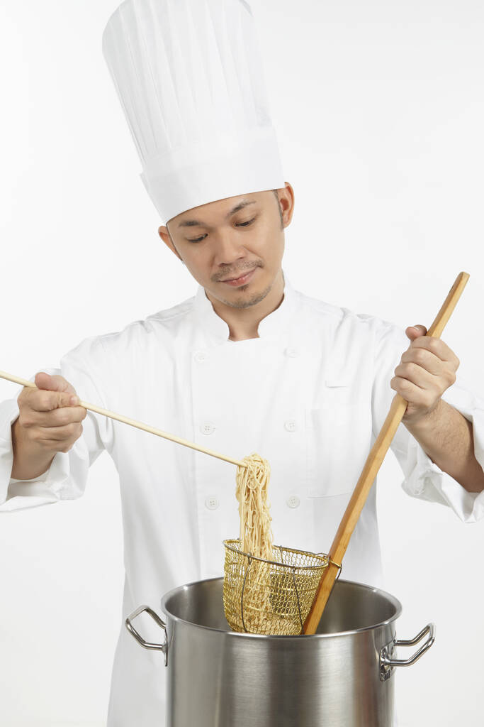 chef asiático preparar macarrão
 - Foto, Imagem