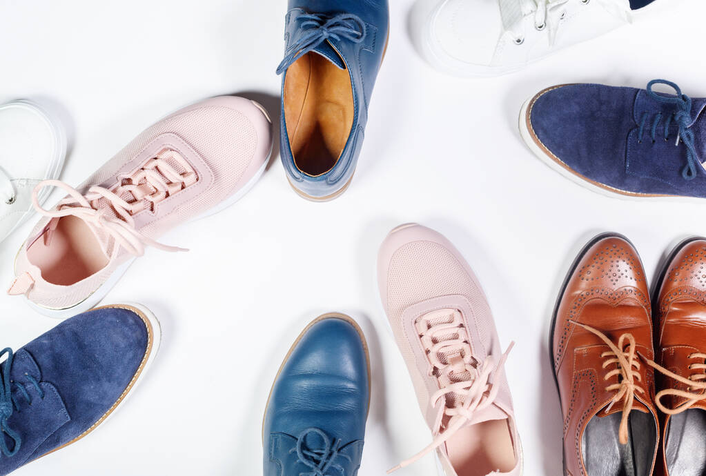 Beyaz arka planda erkek klasik deri ayakkabı koleksiyonu. Mevsimlik erkek ayakkabıları. Farklı model ve renkler. Seçenek. - Fotoğraf, Görsel