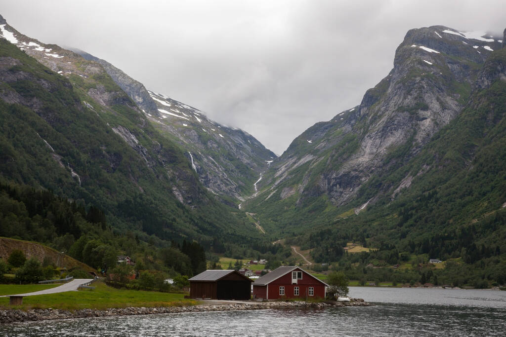 Etätalo Norja vuono Hämmästyttävä maisema Norjassa - Valokuva, kuva