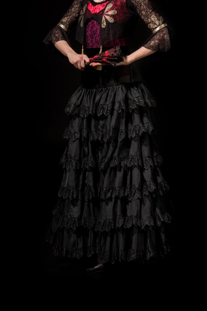 przycięty widok flamenco tancerz gospodarstwa wentylator izolowany na czarno  - Zdjęcie, obraz