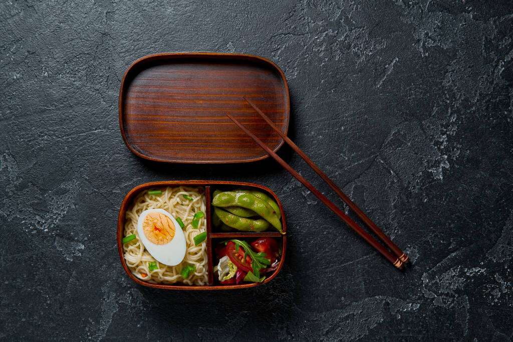 Caja bento almuerzo japonés. Concepto para llevar
 - Foto, imagen