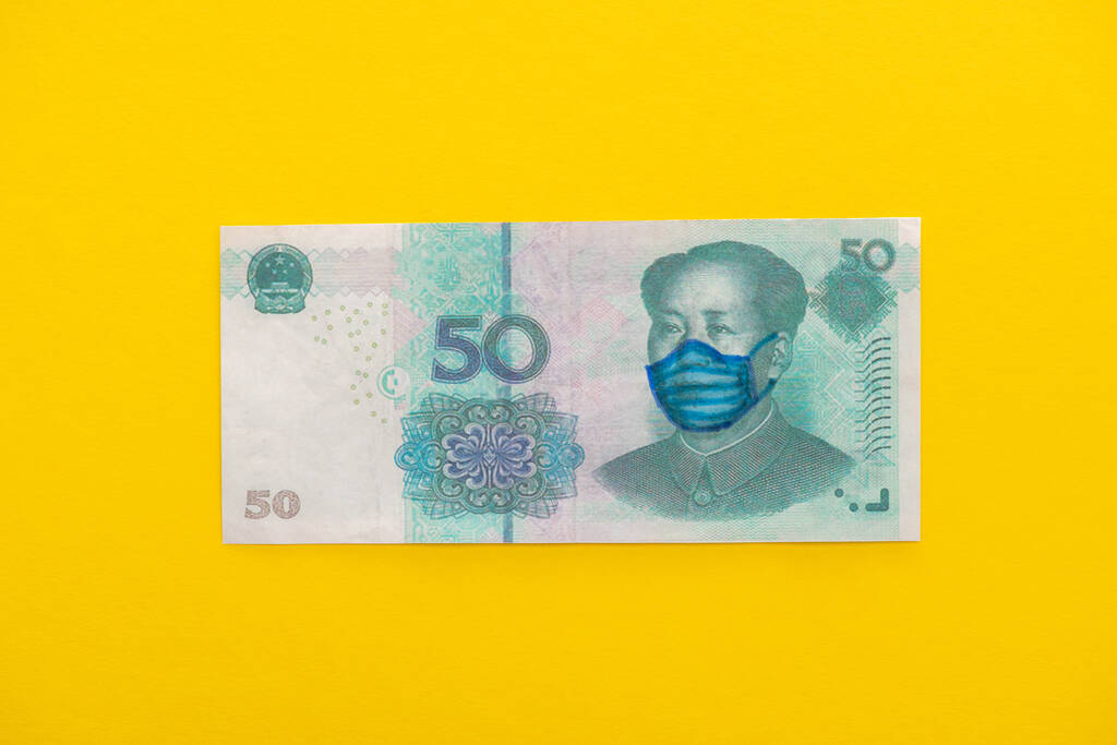 vista dall'alto della banconota con maschera medica disegnata su sfondo giallo
 - Foto, immagini