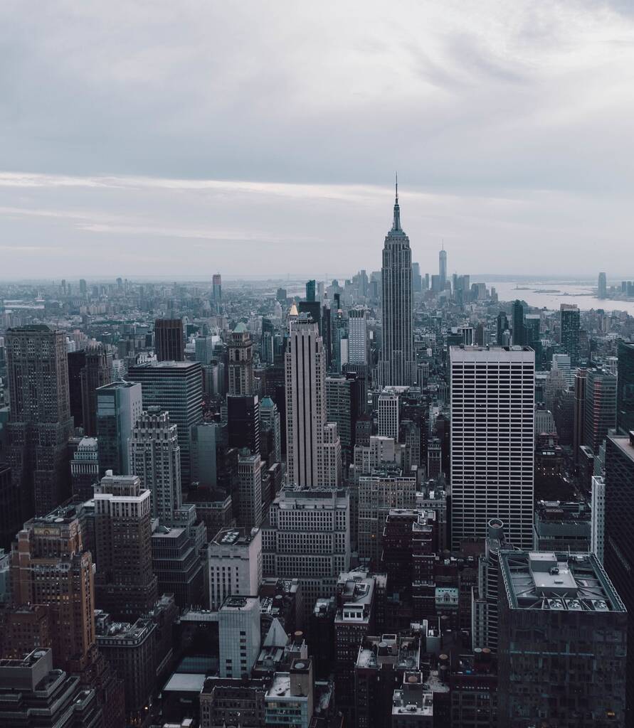 Uma foto de alto ângulo dos edifícios e arranha-céus capturados em Nova York, EUA
 - Foto, Imagem