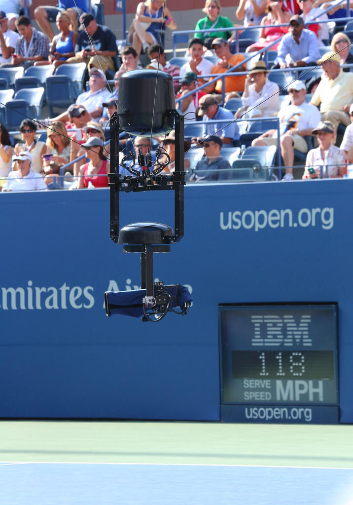 Système de caméra aérienne Spidercam utilisé pour la diffusion depuis le stade Arthur Ashe au Billie Jean King National Tennis Center lors de l'US Open 2013
 - Photo, image