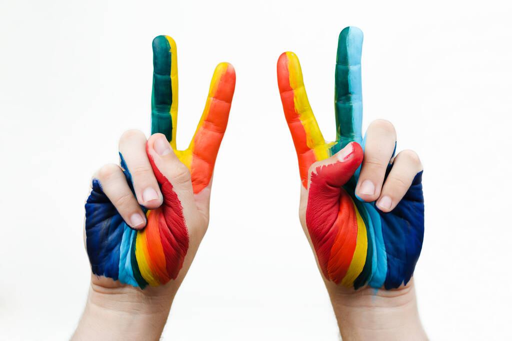 Käsin maalattu sateenkaaren lipuksi. LGBTQ-käsite. Käsi LGBT lähikuva - Valokuva, kuva