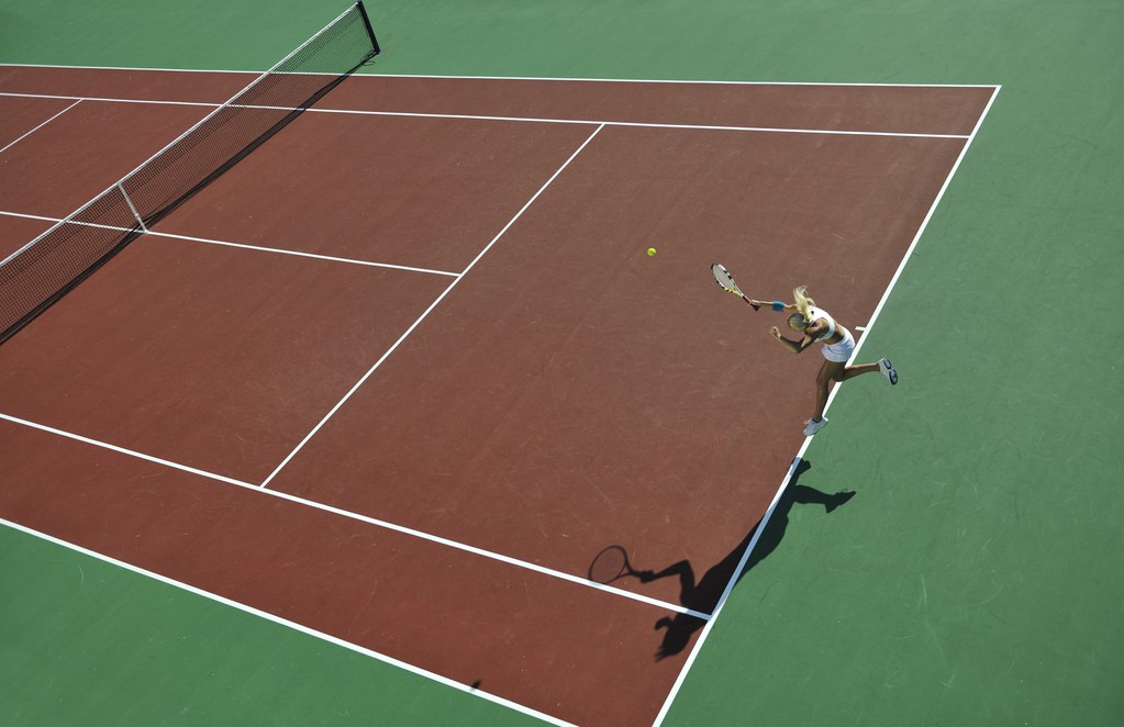 Jovem mulher jogar tênis
 - Foto, Imagem