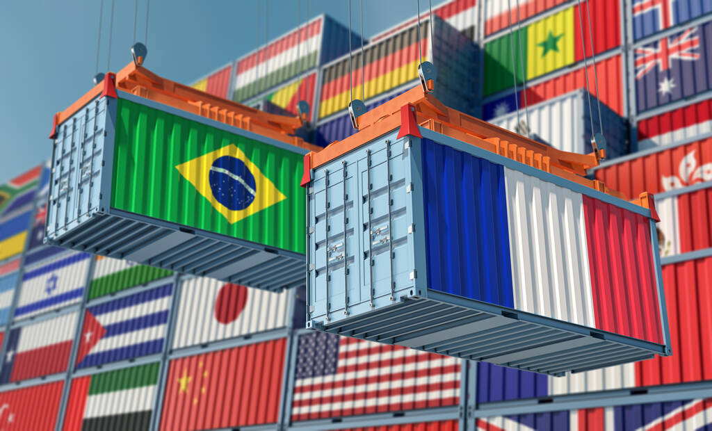 Contenitori merci con bandiera Brasile e Francia. Rendering 3D  - Foto, immagini