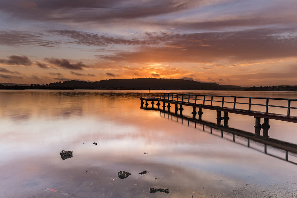 Catturare l'alba da Woy Woy Waterfront sulla costa centrale, NSW, Australia
. - Foto, immagini