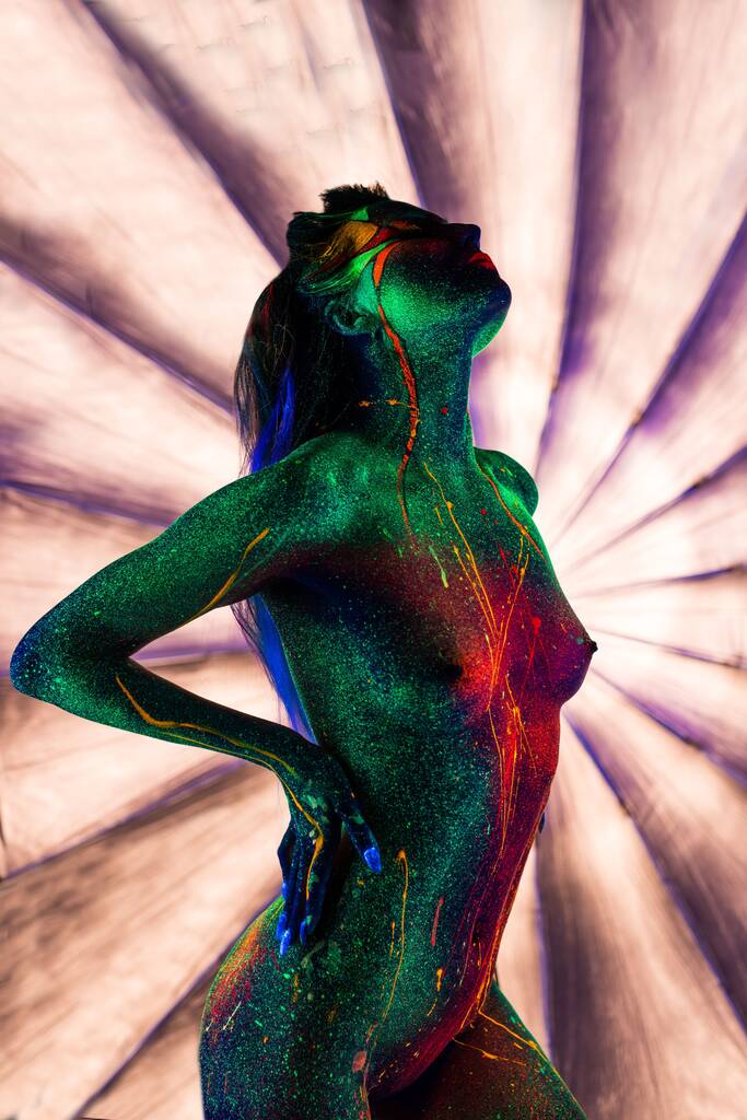 Girl with fluorescent bodyart profile shot - Zdjęcie, obraz