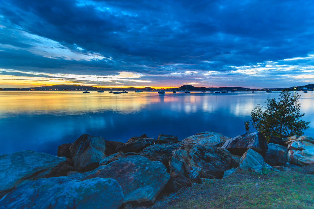 Paysage aquatique du lever du jour à Koolewong Foreshore, Koolewong, Côte centrale, NSW, Australie - Photo, image